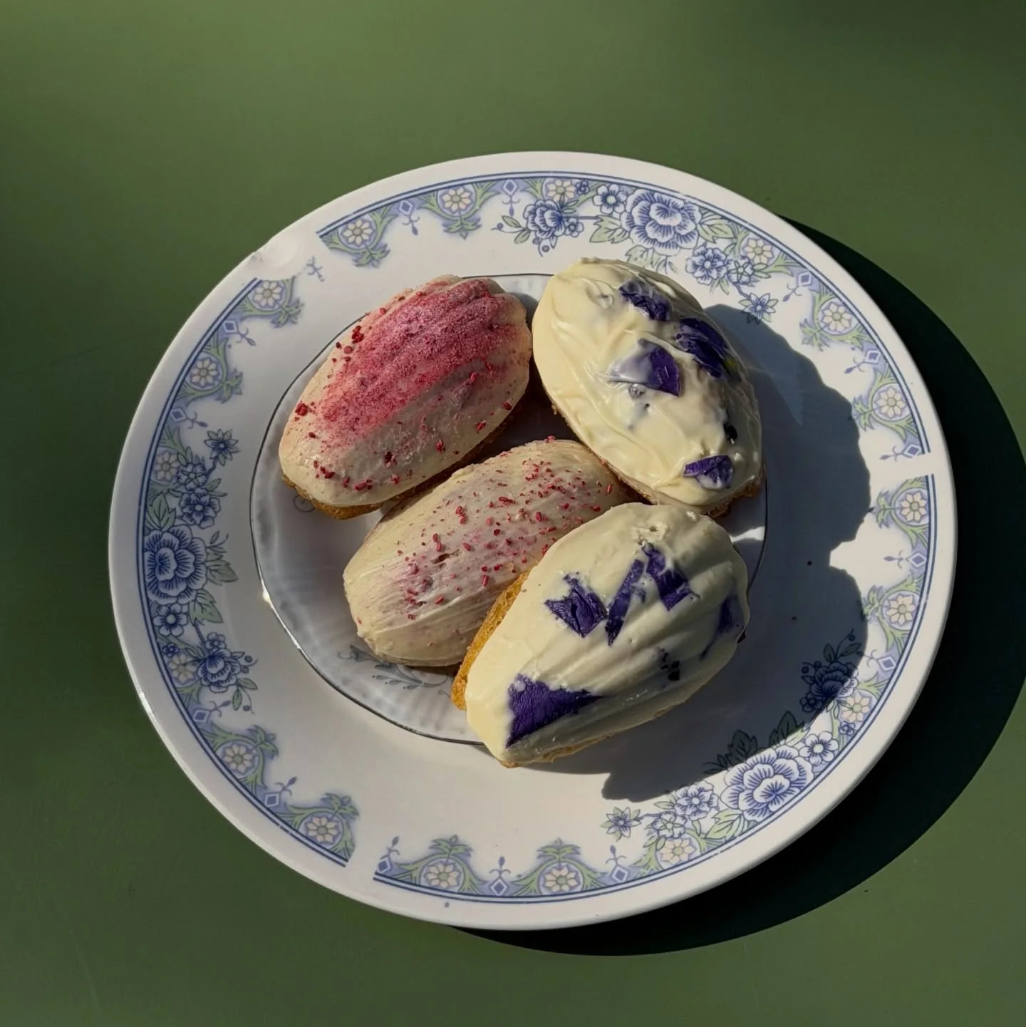 Small pastries decorated with flowers on a vintage plate